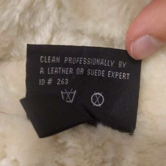 Colebrook Leather Fleece-Lined Embroidered Vest - Picture 5 of 6